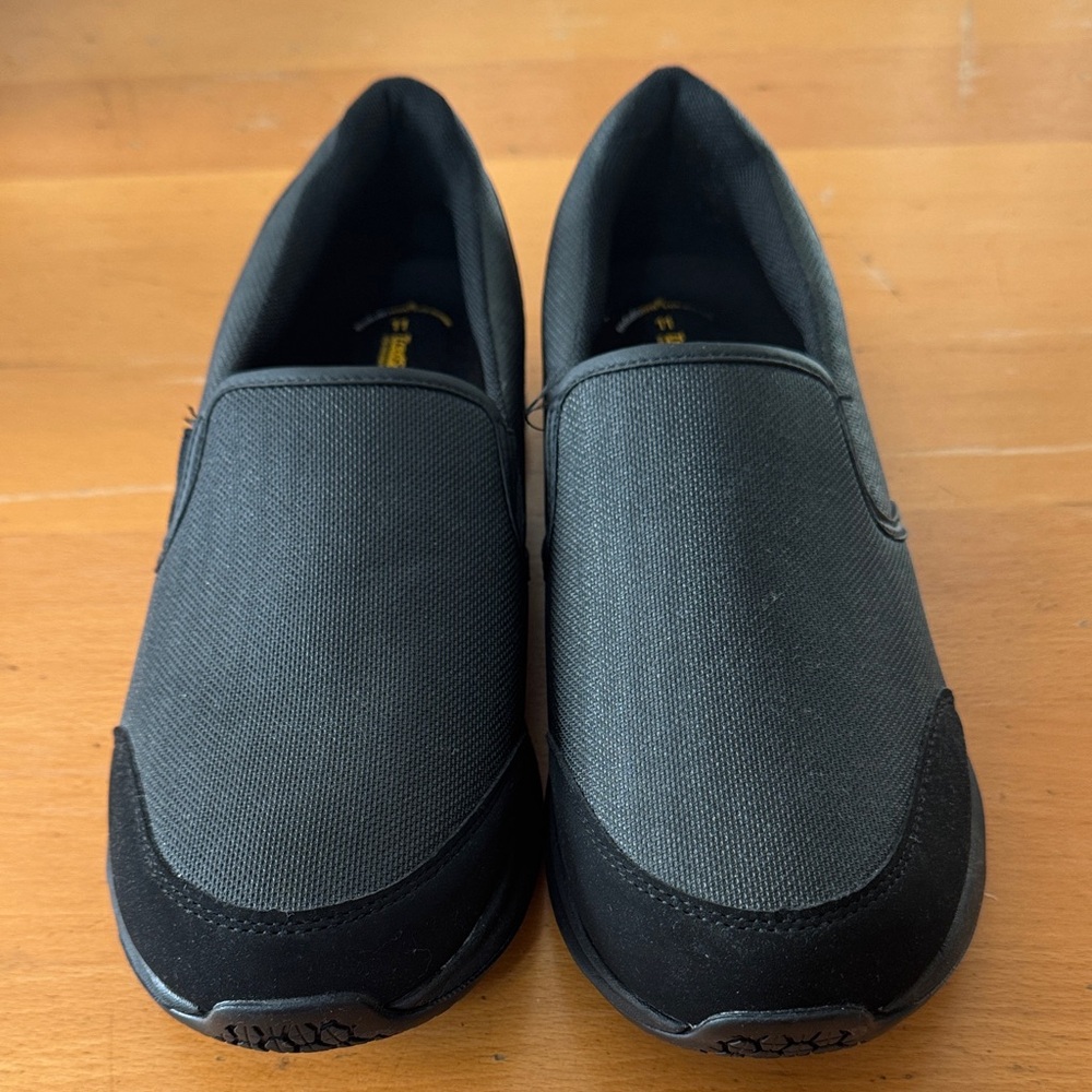 Black Women's Non-Slip shoes for slippery surfaces in Restaurants/Food Trucks